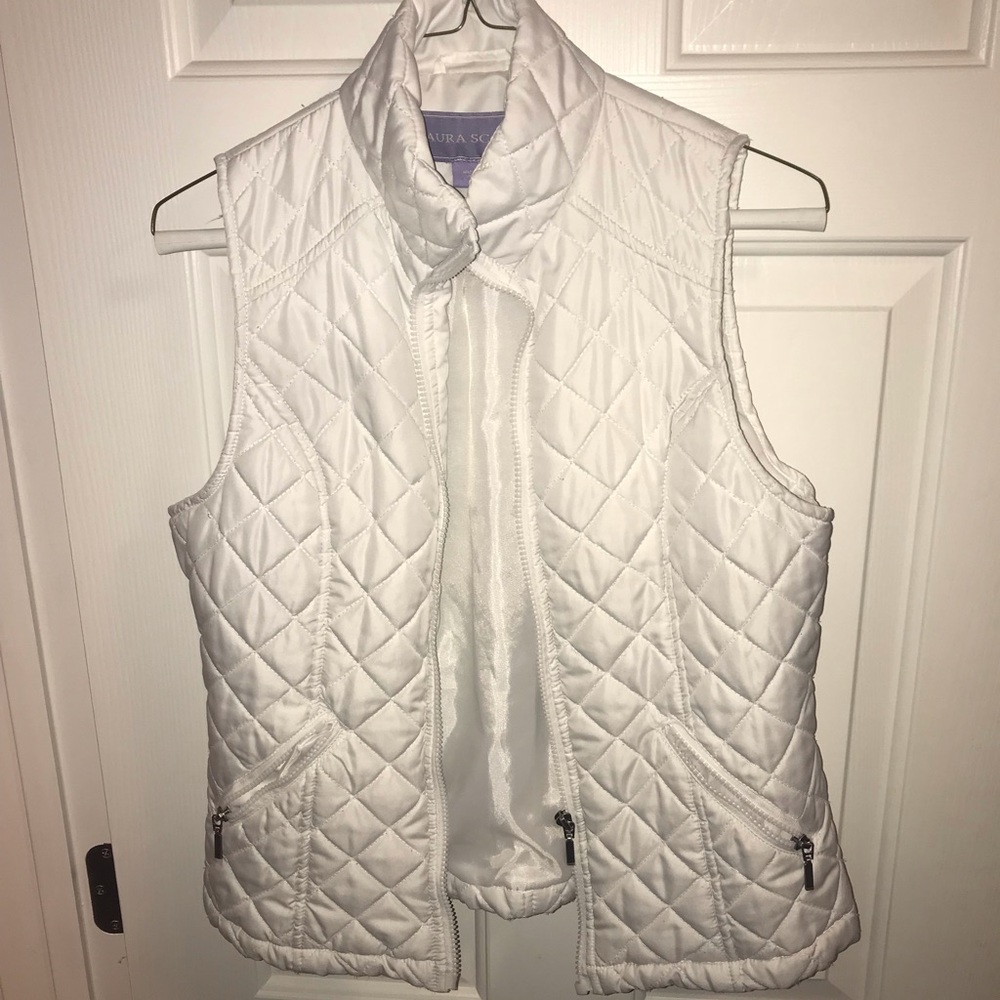 Laura Scott small white  quilted best